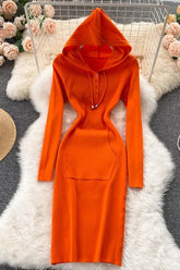 Robe en tricot à capuche et boutons, robe pull moulante